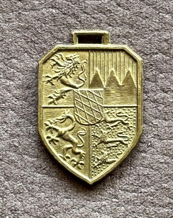Klicke auf die Grafik für eine vergrößerte Ansicht

Name: Medaille Bergsteiger Rückseite.jpg
Ansichten: 64
Größe: 189,9 KB
ID: 2112392